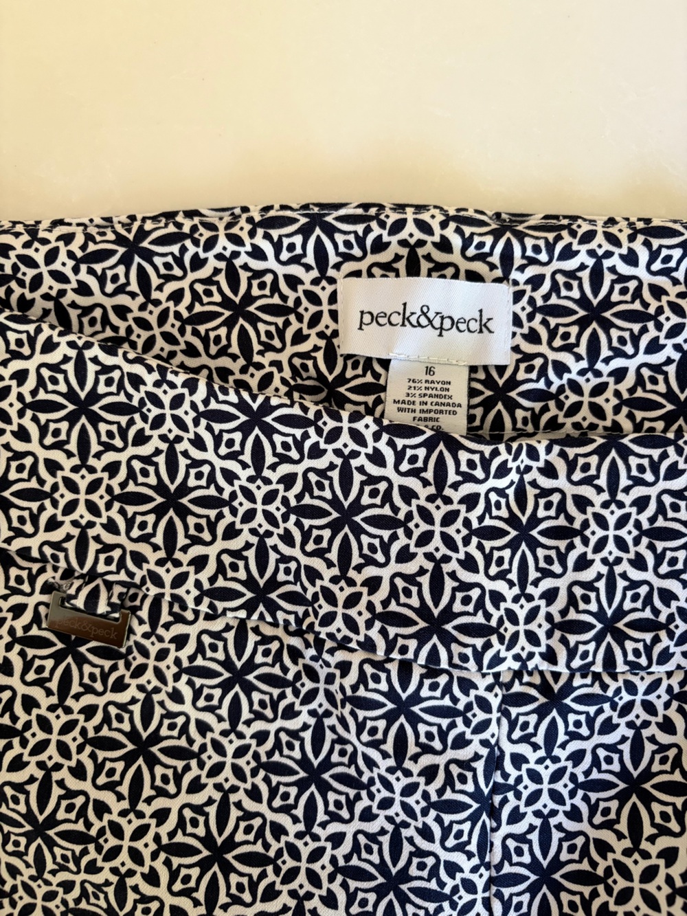 Peck & Peck Navy and White Tile Print ankle pants